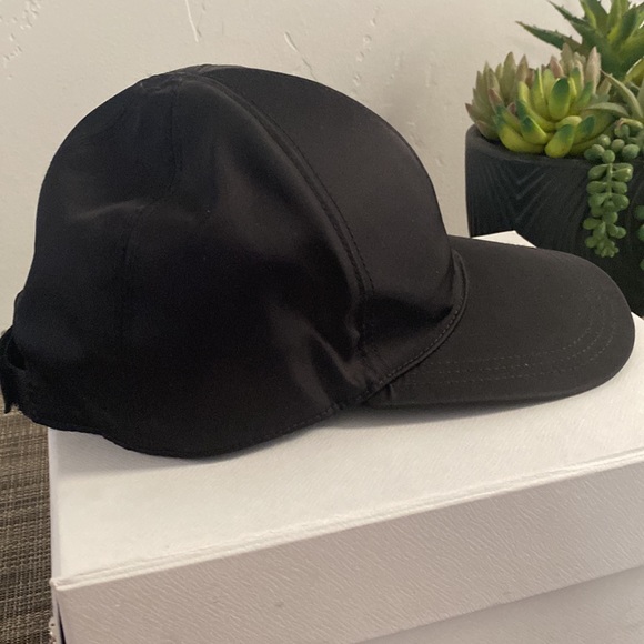 EUC PRADA HAT BALL CAP SIZE MED BLACK WITH LOGO WORN 2X BRIEFLY - Picture 5 of 14